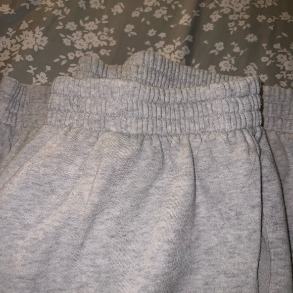 Pink VS Joggers - Picture 4 of 8